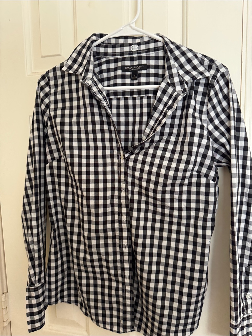 Banana Republic Black & White Gingham Button-Down Shirt size 4